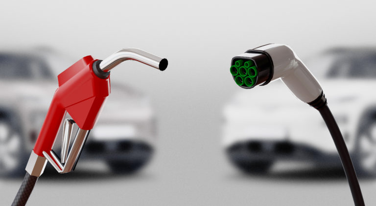 Fossile Brennstoffe vs. Elektrisches Fahren